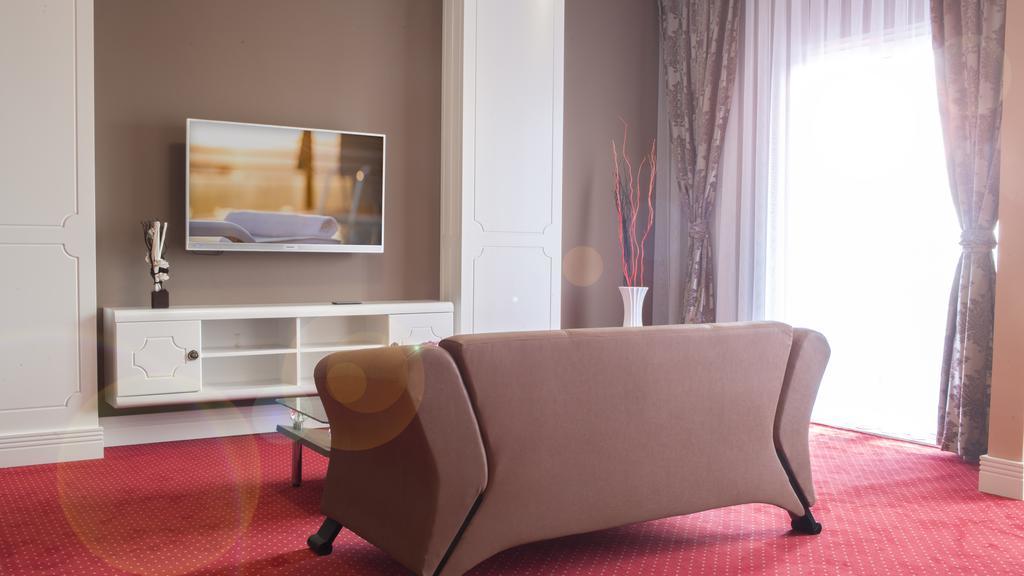 Semitronix Hotel Prishtina Prishtinë Luaran gambar